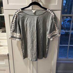 Grey t-shirt with white crochet detail